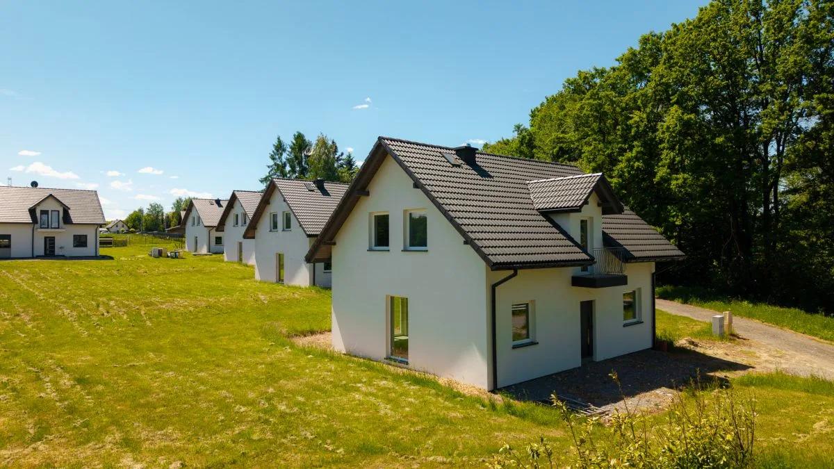 Solidnie wykonany dom w zielonej części miasta